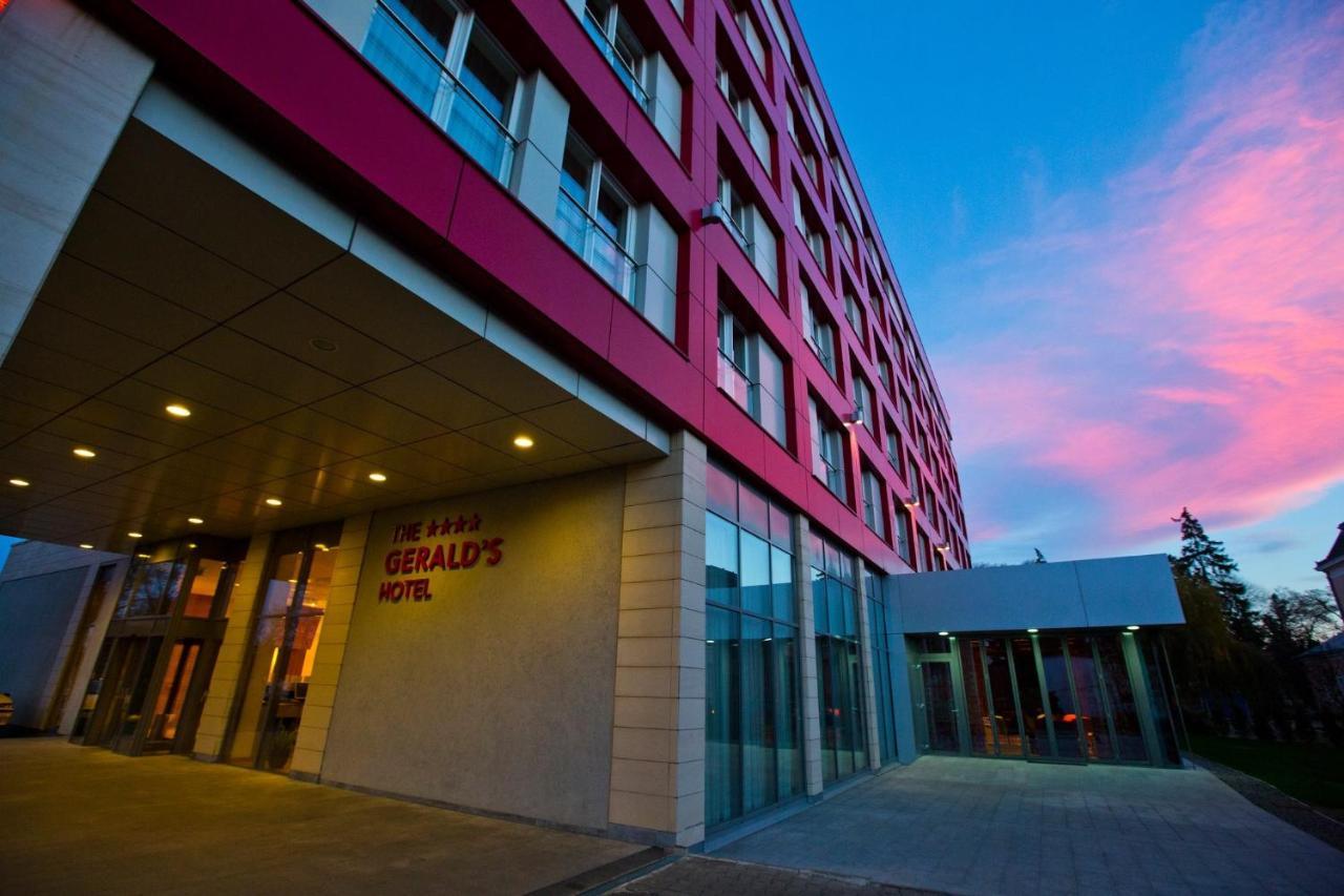The Gerald'S Hotel Rădăuţi Esterno foto