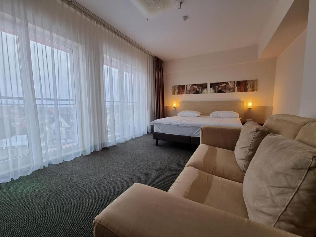 The Gerald'S Hotel Rădăuţi Esterno foto