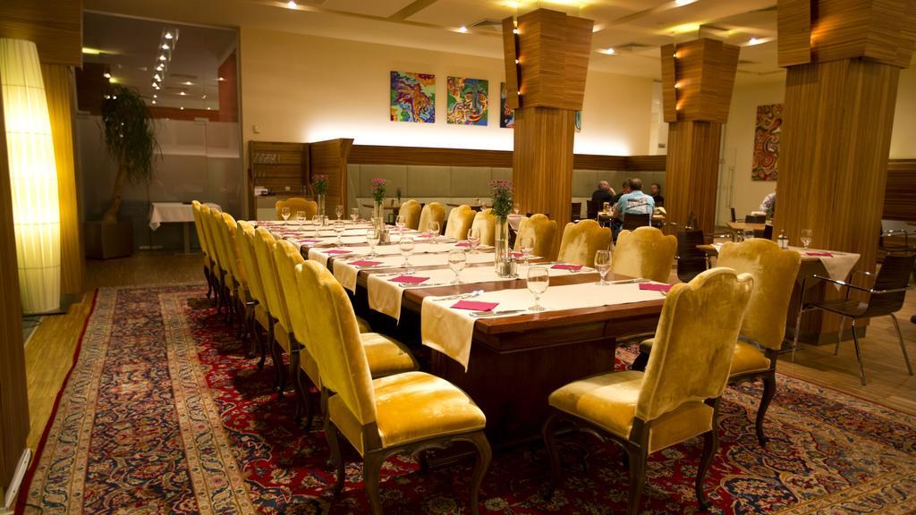 The Gerald'S Hotel Rădăuţi Esterno foto
