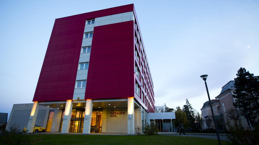 The Gerald'S Hotel Rădăuţi Esterno foto